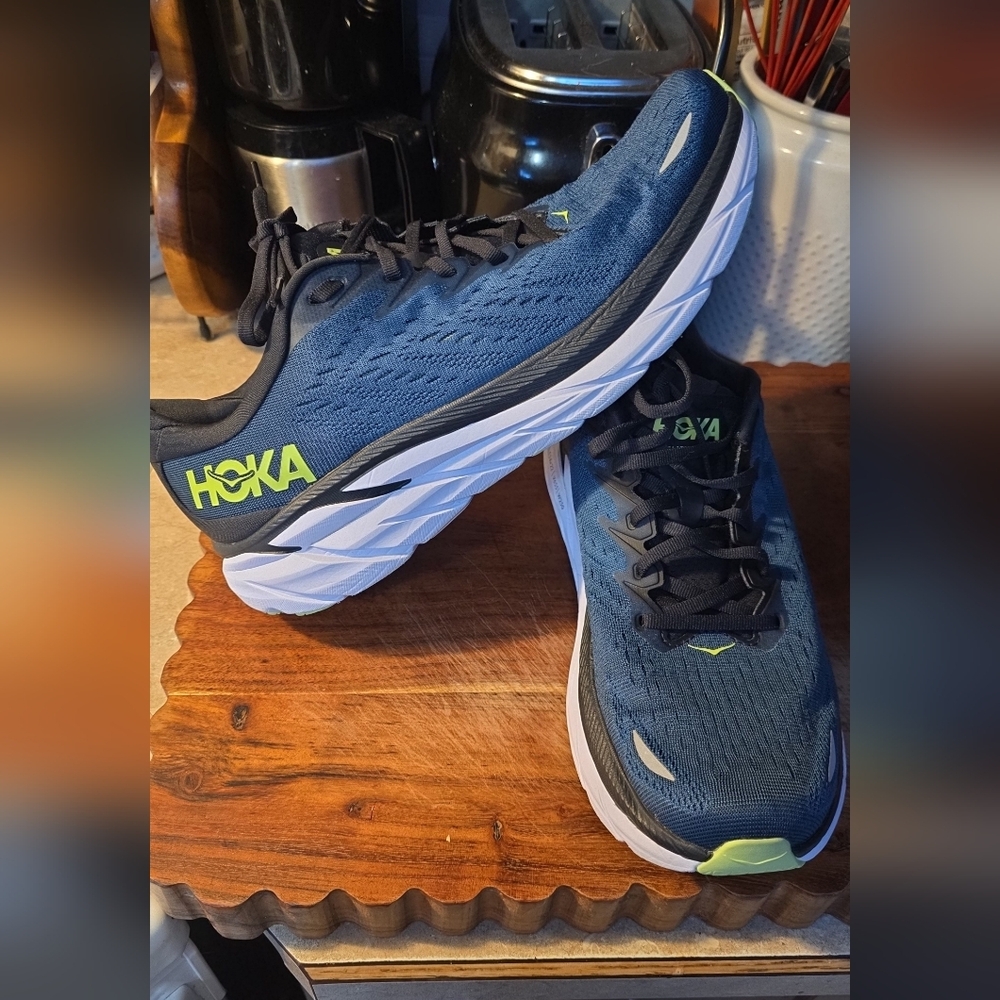 SOLD - HOKA - Clifton 8 - Men's Size 10